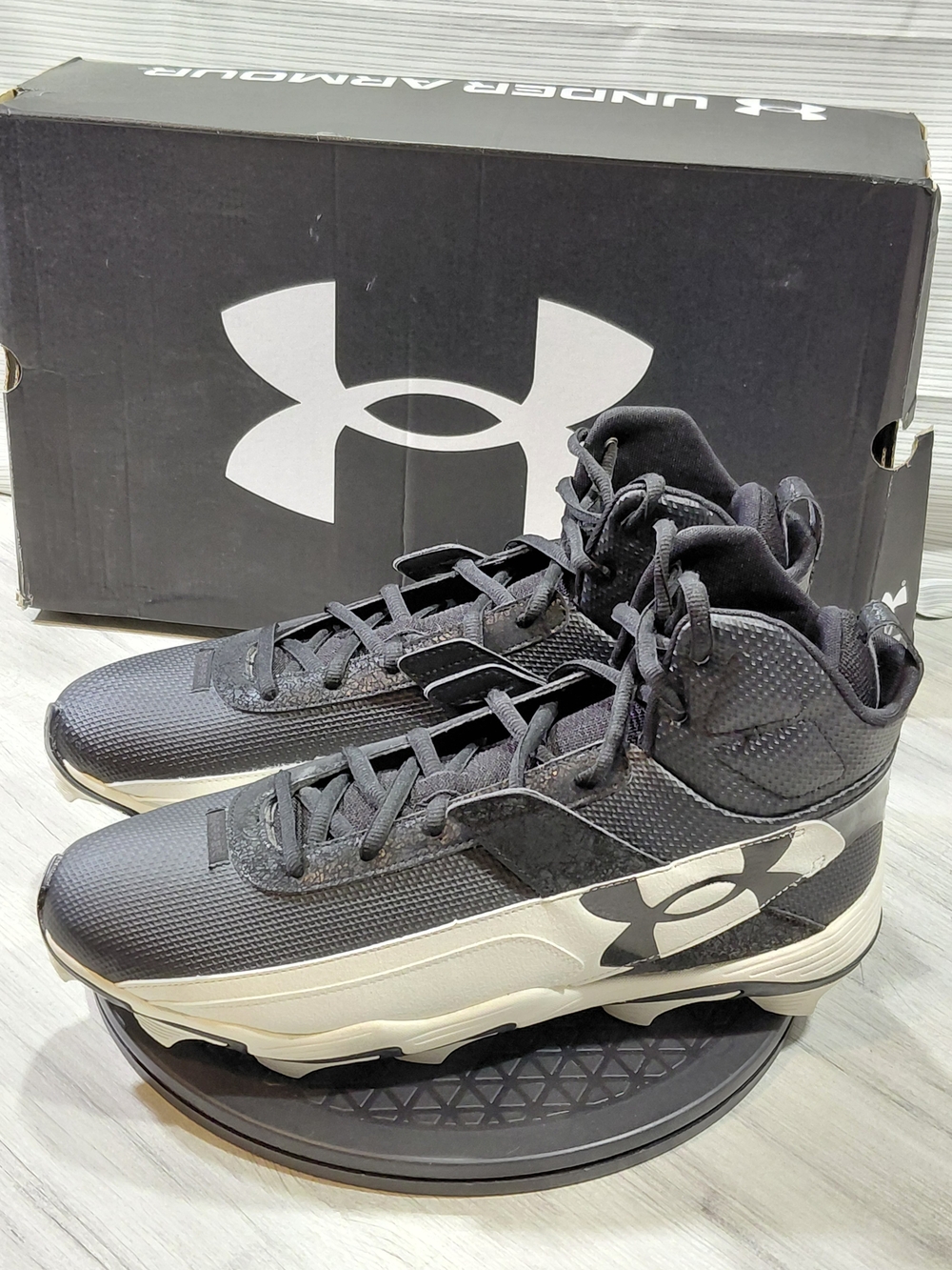 NEW Under Armour Men’s Harper 10 RM Black White High Top Football Cleats MEN 14